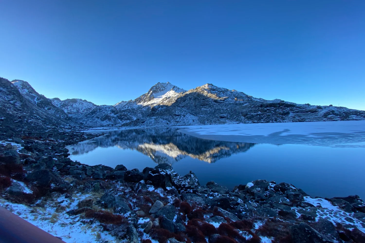 Beautiful gosaikunda lake