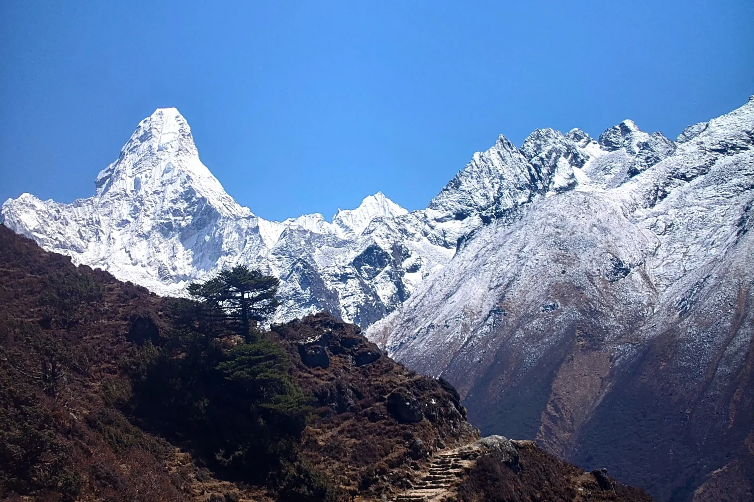 ama dablam mountain himalaya nepal