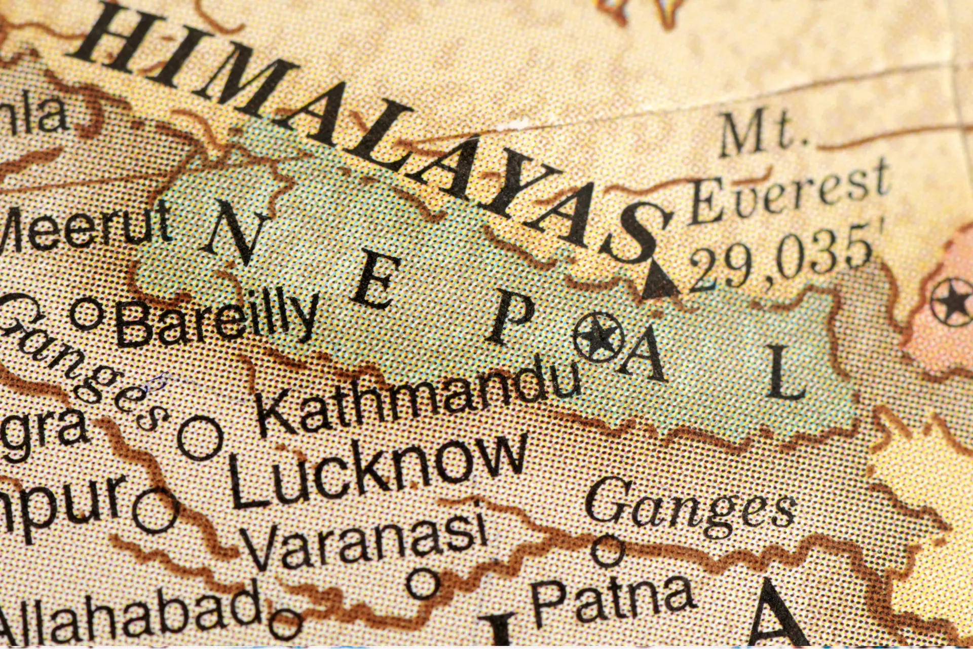 Nepal-position-at-the-heart-of-the-Himalayan-range-spanning-three-distinct-geographic-zones