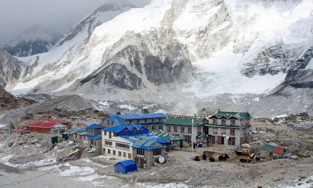 Gorakshep village in Nepal, close to Everest Base Camp, features lodges and snow-capped Himalayan peaks.