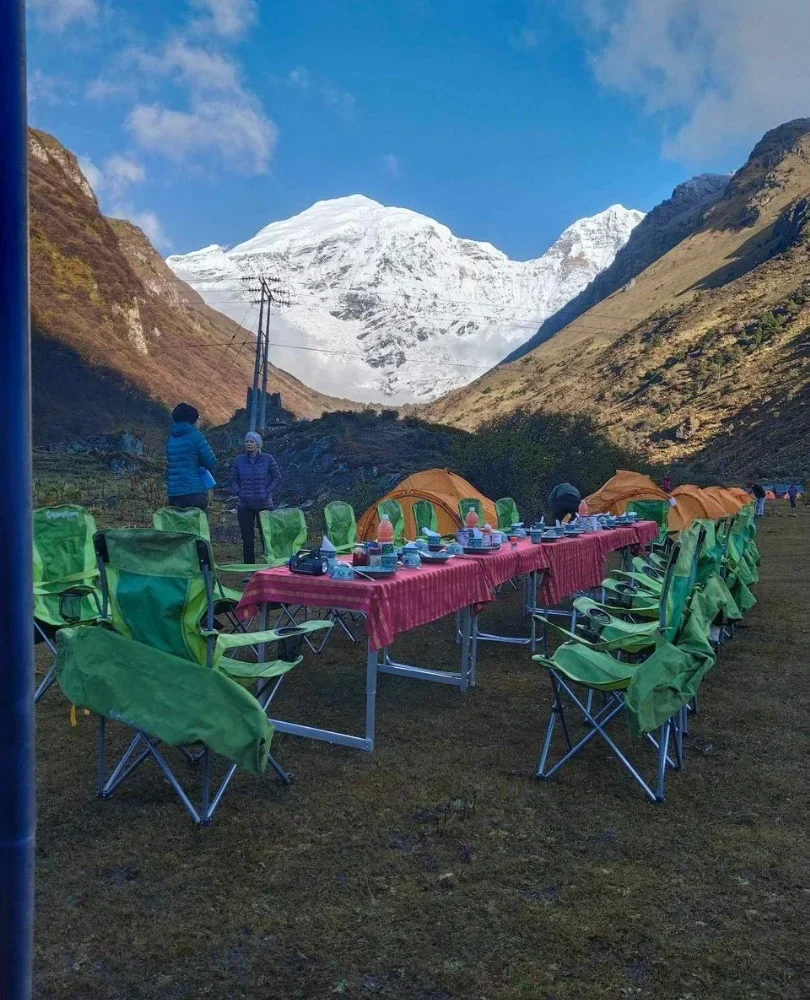 jomolhari Trek weather: Clear skies in autumn, snow in winter