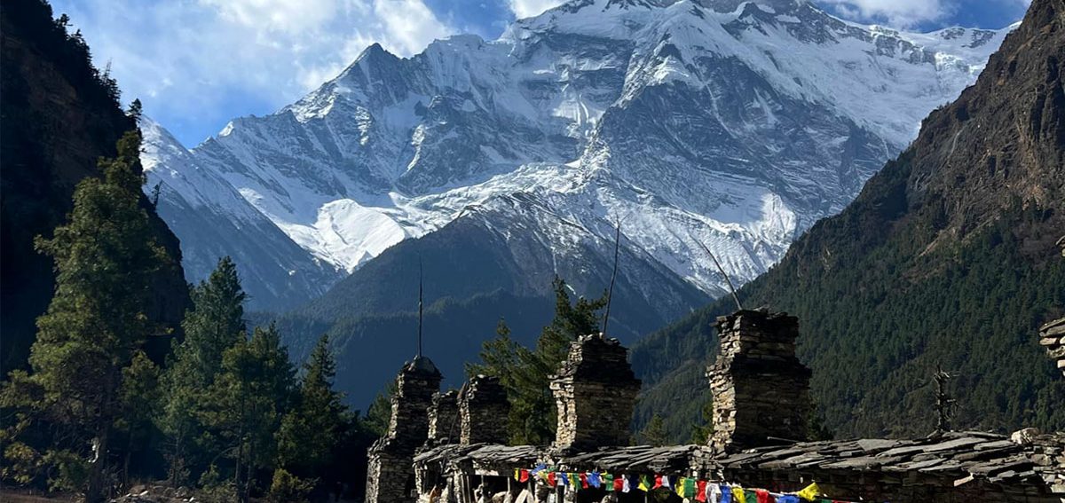 Breathtaking Himalayan mountain views along the Annapurna Circuit Trek in Nepal