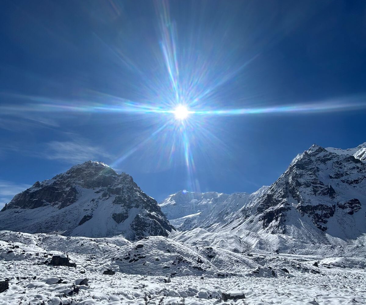 Kanchenjunga trek photo 22: Mountain view of Kanchenjunga, with its snow-covered summit
