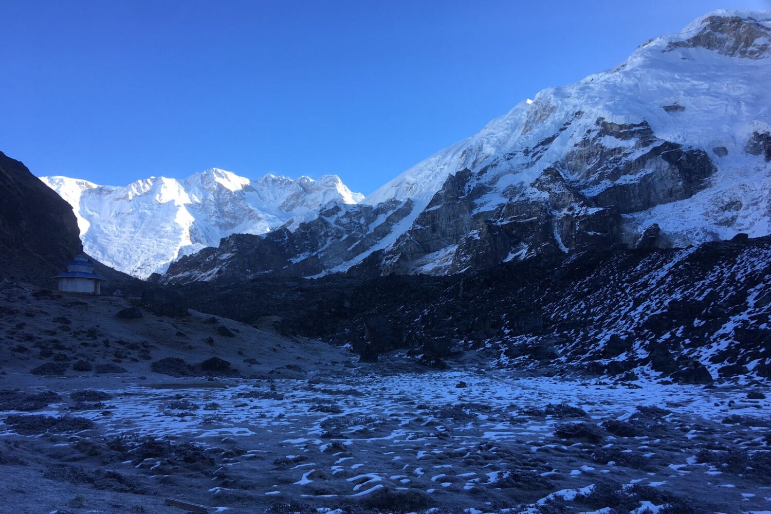 Kanchenjunga trek photo 54: Mountain view of Kanchenjunga, with its snow-covered summit