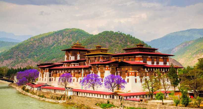 Punakha Valley Tour view of Punakha Dzong at the confluence of Mo Chhu and Pho Chhu rivers in Bhutan