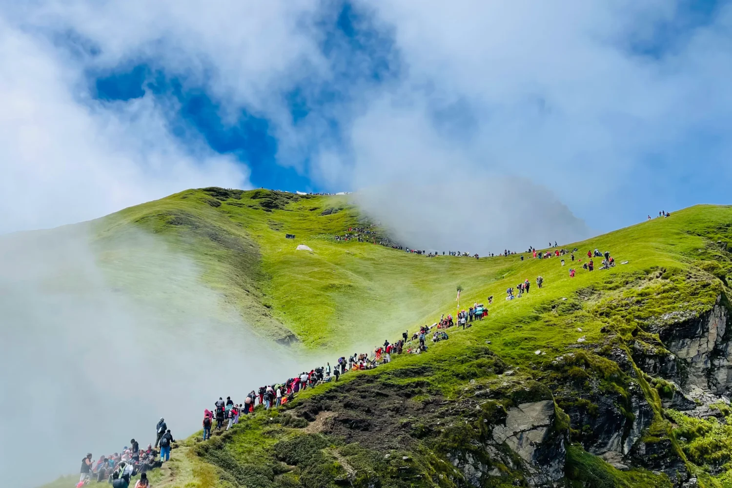 queue of pilgrimage badimalika temple